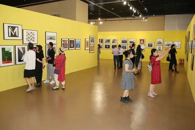 第28屆全國攝影藝術(shù)展覽在臨海盛大開幕，承辦展覽展示活動展現(xiàn)時代光影