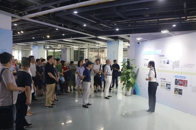 政協(xié)委員集中參觀武漢科技館 5G綜合體驗館引關(guān)注