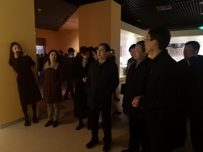 寶雞考古四十年 光影見證歷史，座談?wù)雇磥? class=